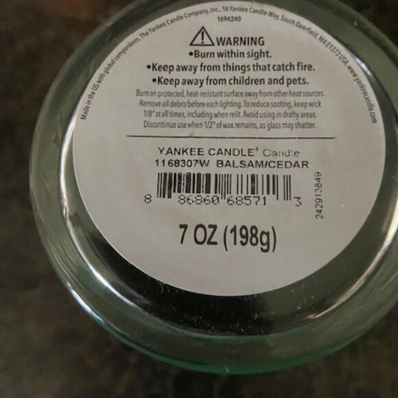 Yankee Candle Balsam and Cedar - Picture 2 of 5